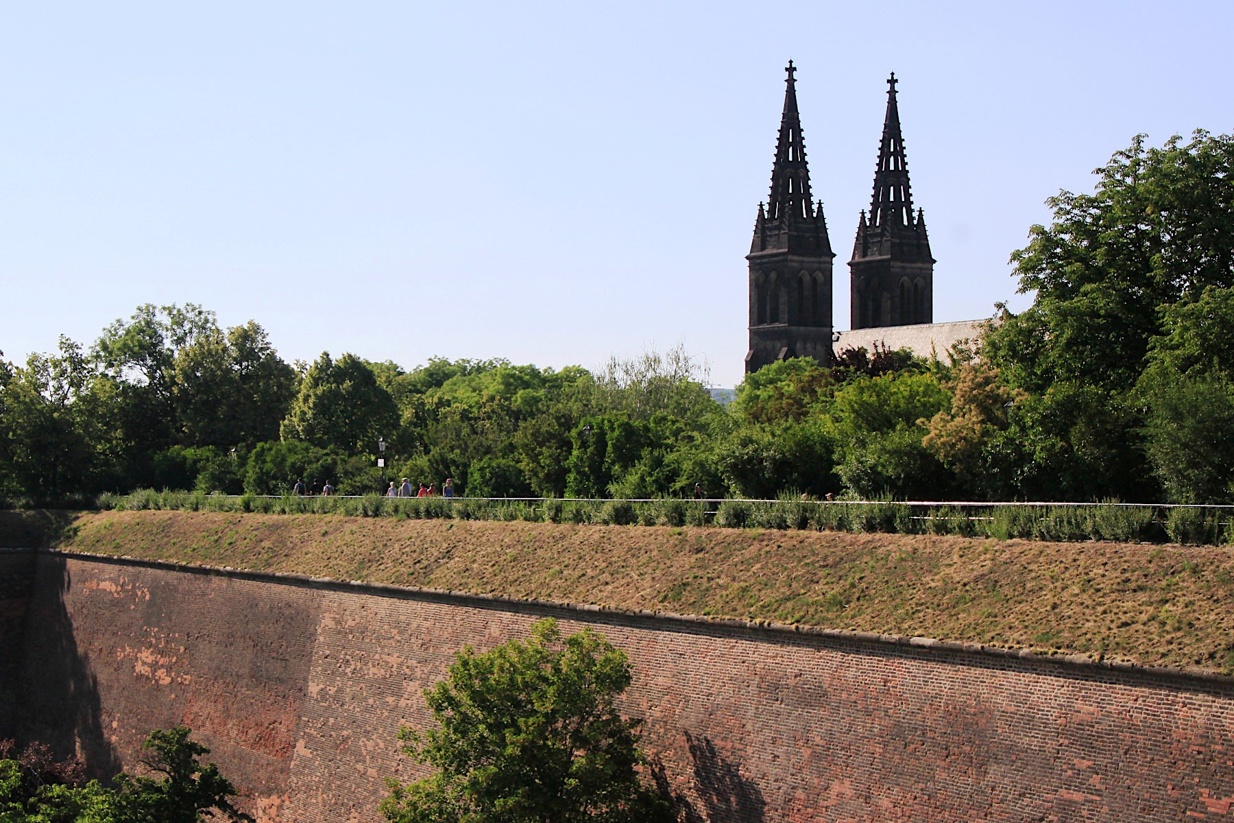 BAZILIKA SV. PETRA A PAVLA NA VY�EHRAD�