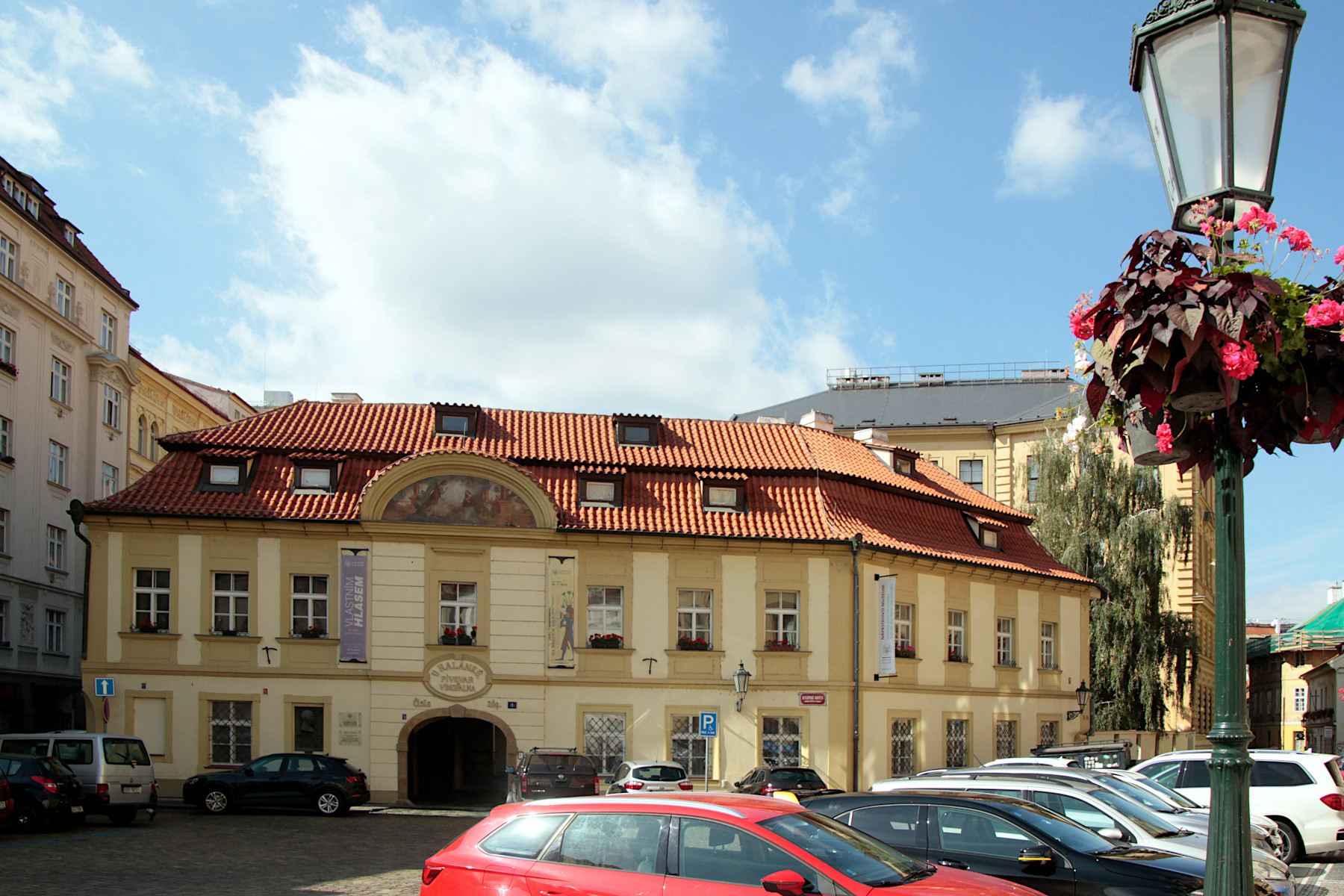 N�PRSTKOVO MUZEUM ASIJSK�CH, AFRICK�CH A AMERICK�CH KULTUR 