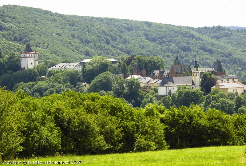 Pohled na msto Hradec nad Moravic z jihozpadu