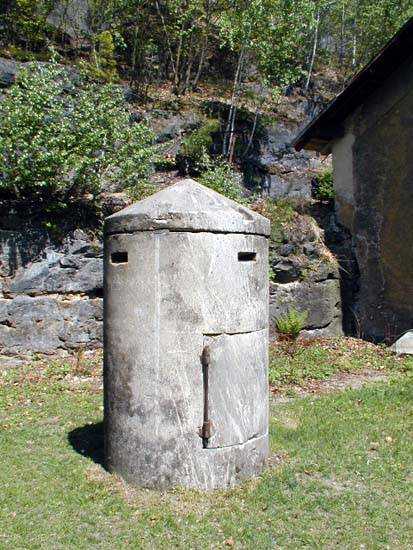 PODZEMN� LETECK� TOV�RNY Z II. SV�TOV� V�LKY V RAB�TEJN� U SRBSK� KAMENICE